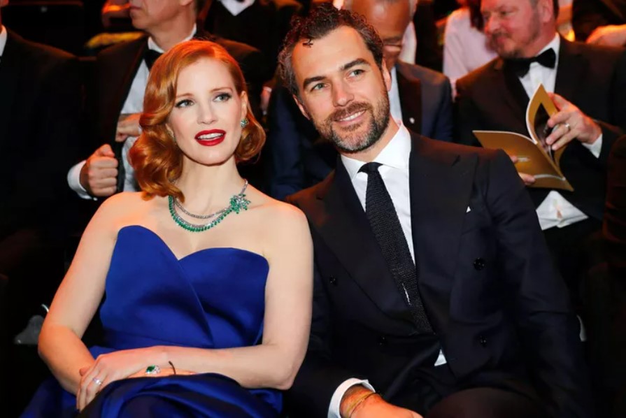 Casada con un conde y la trágica muerte de su hermana: los secretos de Jessica Chastain