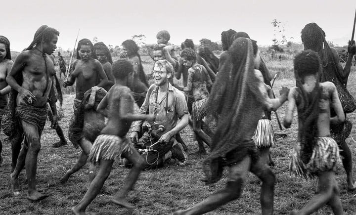 La inquietante teoría de la muerte de un Rockefeller mientras vivía con una tribu de caníbales