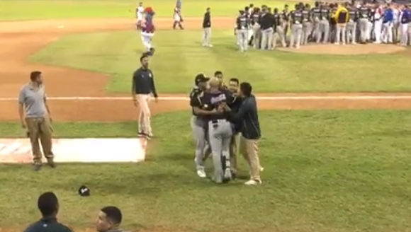 La VERDAD detrás del video de la golpiza en un juego de béisbol que se viralizó en Venezuela