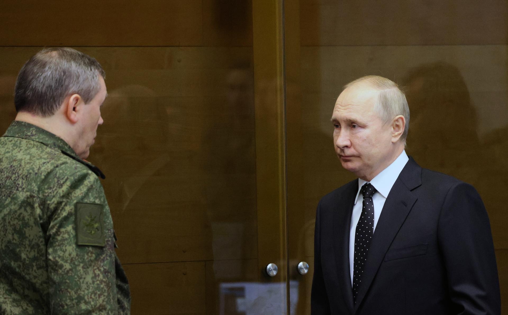 Putin prepara los próximos pasos en Ucrania con la plana mayor del Ejército