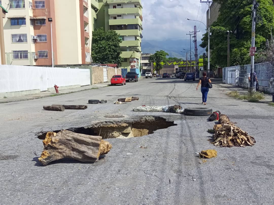 “De la nada” se siguen abriendo troneras en Maracay