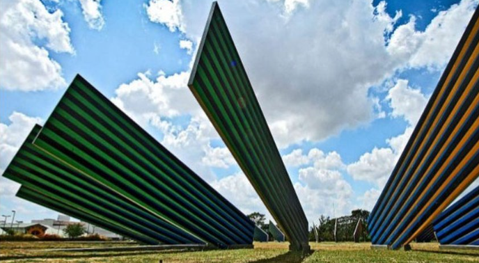 El Monumento al Sol Naciente de Carlos Cruz Diez sumergido en la desidia en Lara