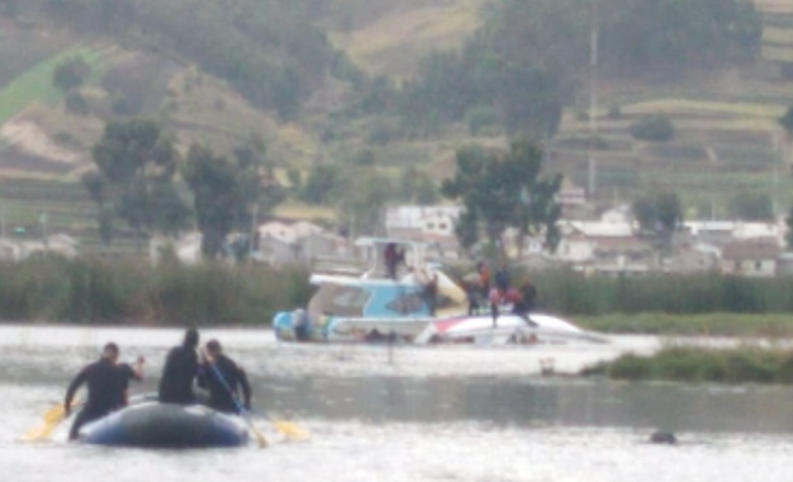 Una mujer, un niño y un bebé mueren en un naufragio en Ecuador