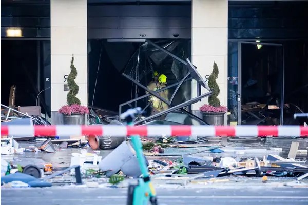 Al menos mil 500 peces murieron en Berlín tras la explosión de “DomAquarée”, uno de los acuarios más grandes del mundo