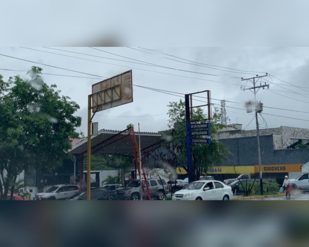 EN VIDEOS: Las Inmensas colas que se registran en Carabobo para surtir gasolina #8Dic