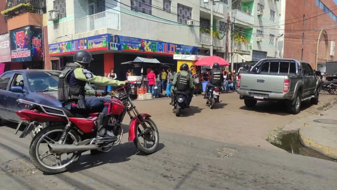 Controlado intento de saqueo en Puerto La Cruz (Fotos)