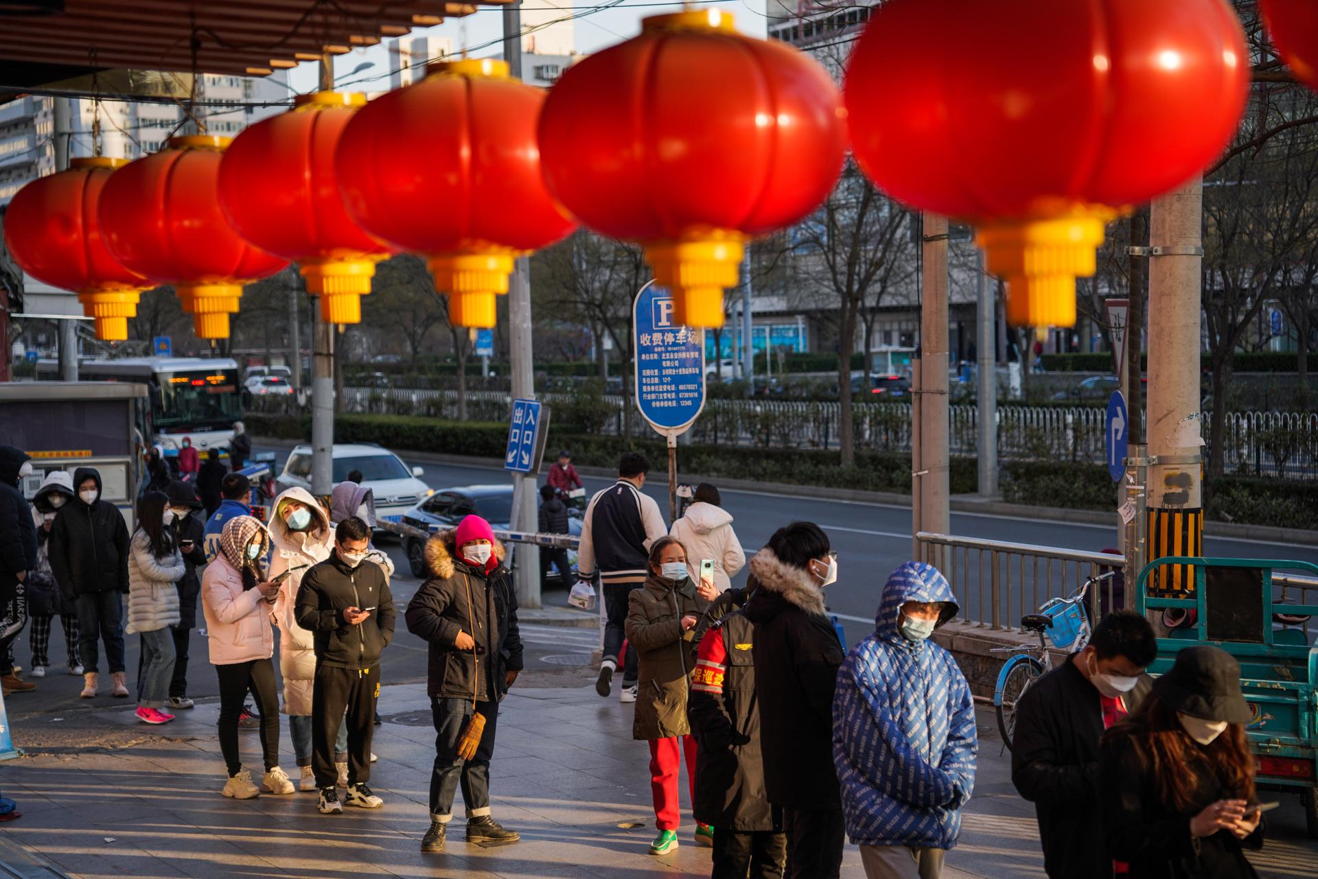 Ciudades chinas relajan requisitos de pruebas PCR constantes a la población