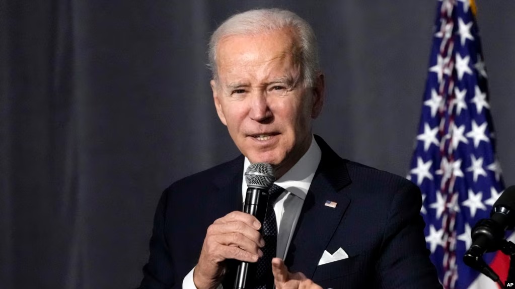 Biden recuerda a las mujeres afganas, iraníes y ucranianas: “Sus derechos están bajo ataque”