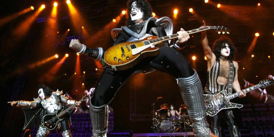 Sexo, drogas y descontrol: los escándalos de Kiss, cerca de la despedida