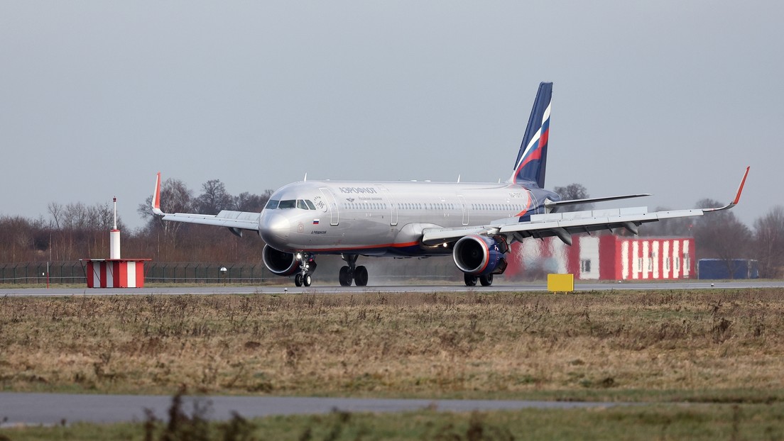 ¿El vuelo más desafortunado?: pelea, parto y fallas mecánicas en un avión que se dirigía a Moscú