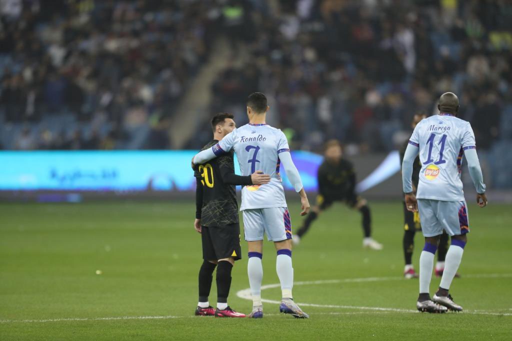 Cristiano Ronaldo feliz de volver al campo y reencontrarse con viejos amigos (FOTOS)