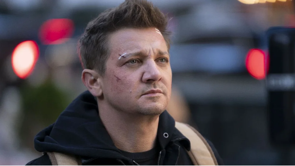 Momento en que rescatan a Jeremy Renner tras el accidente que lo dejó en estado crítico (VIDEO)