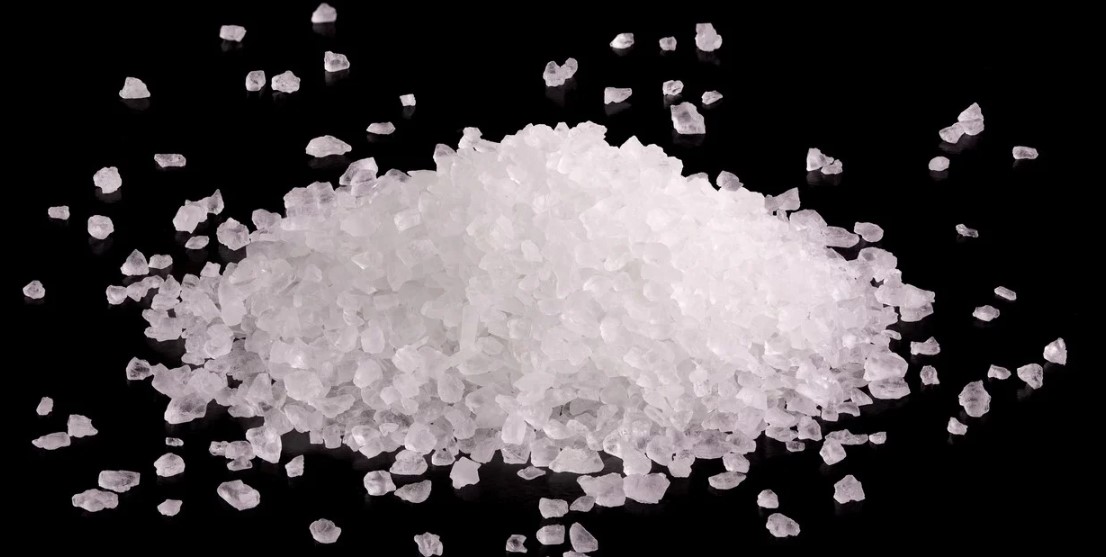 Toma nota de los rituales con sal para eliminar la mala energía: aprende a usarla para protegerte