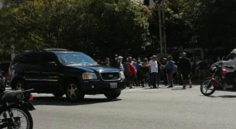 Merideños cansados de kilométricas colas protestaron para exigir suministro de gasolina