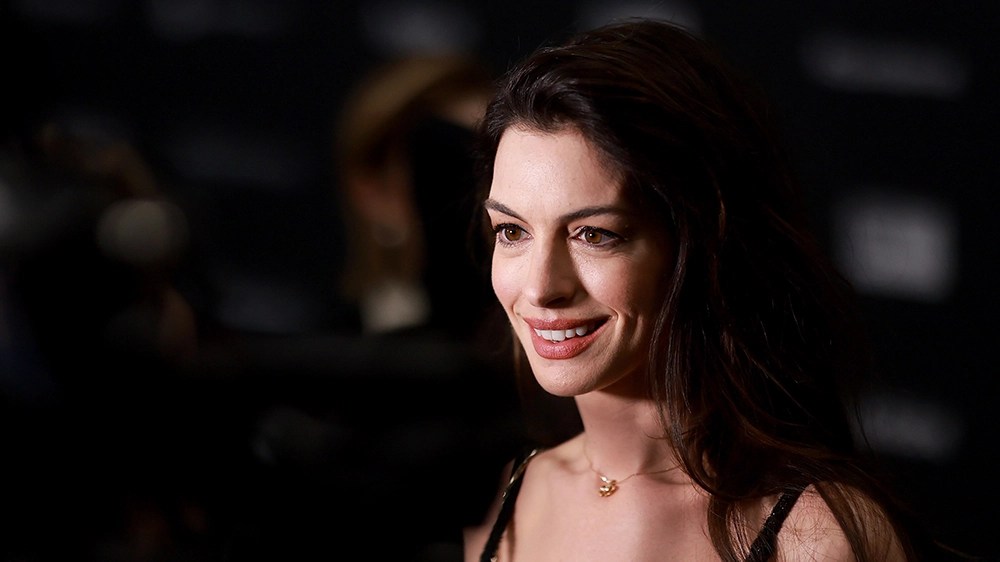 Un novio estafador y un amor de vidas pasadas que sanó todo: el corazón de Anne Hathaway