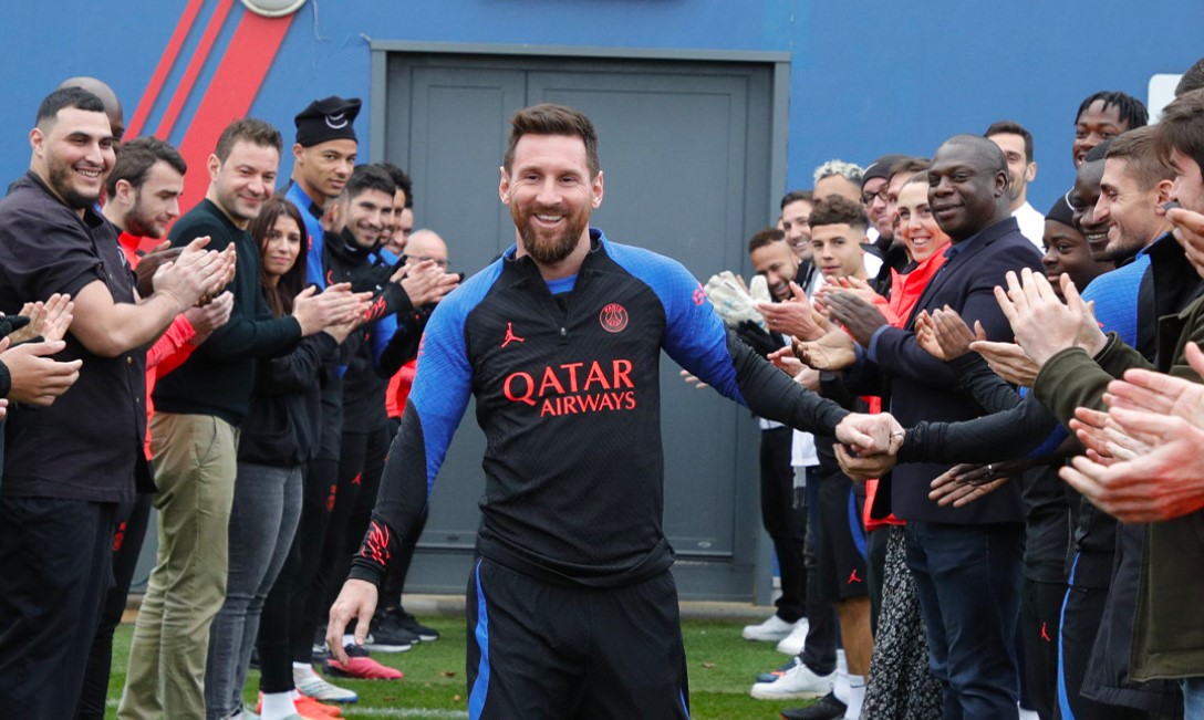 EN VIDEO: Así fue recibido Leo Messi por sus compañeros en el PSG tras salir campeón del mundo con Argentina