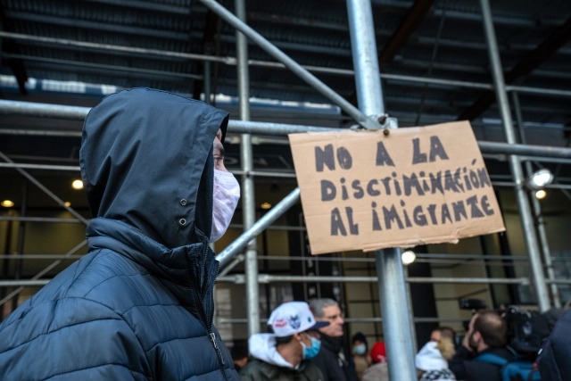 Protesta de migrantes venezolanos en Nueva York culminó tras ser desalojados por la policía (Video)