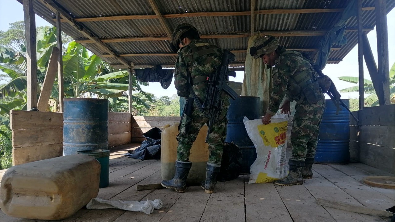 Destruyen un laboratorio de procesamiento de cocaína en Amazonía de Ecuador