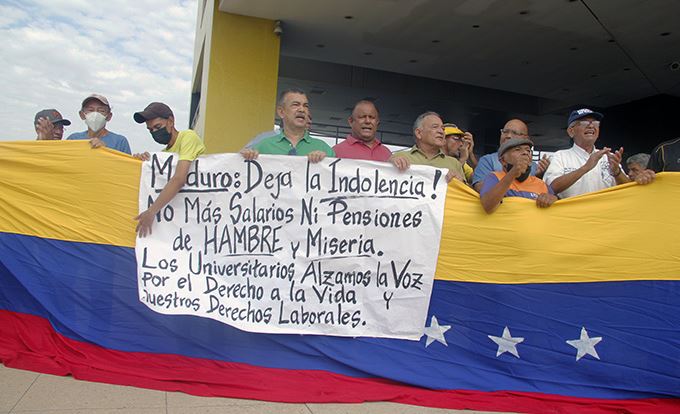 Docentes universitarios de Zulia no dejarán de protestar hasta tener sueldos y pensiones dignas