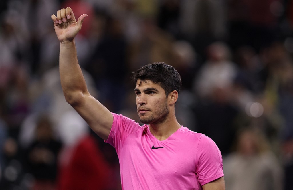 Alcaraz celebró su triunfo número 100 en la ATP con pase a octavos de Indian Wells