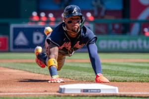Ronald Acuña Jr. logra el primer hit y la primera base robada de la temporada 2023 (VIDEO)