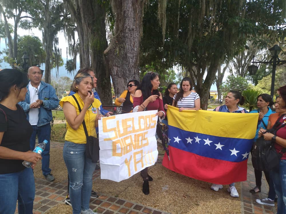 Docentes merideños se lanzaron un cacerolazo por la dignidad de la labor educativa