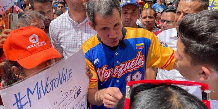 Guaidó promueve la inscripción de los jóvenes en el registro electoral: Su primer voto significa el cambio en Venezuela (VIDEO)