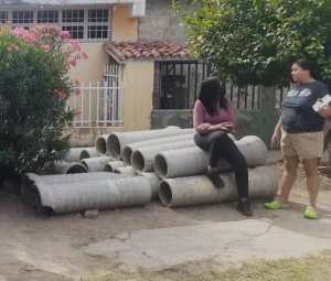 “Hasta con gusanos en la piel”: Así sobreviven vecinos de urbanización en Maracay ante indiferencia de Hidrocentro