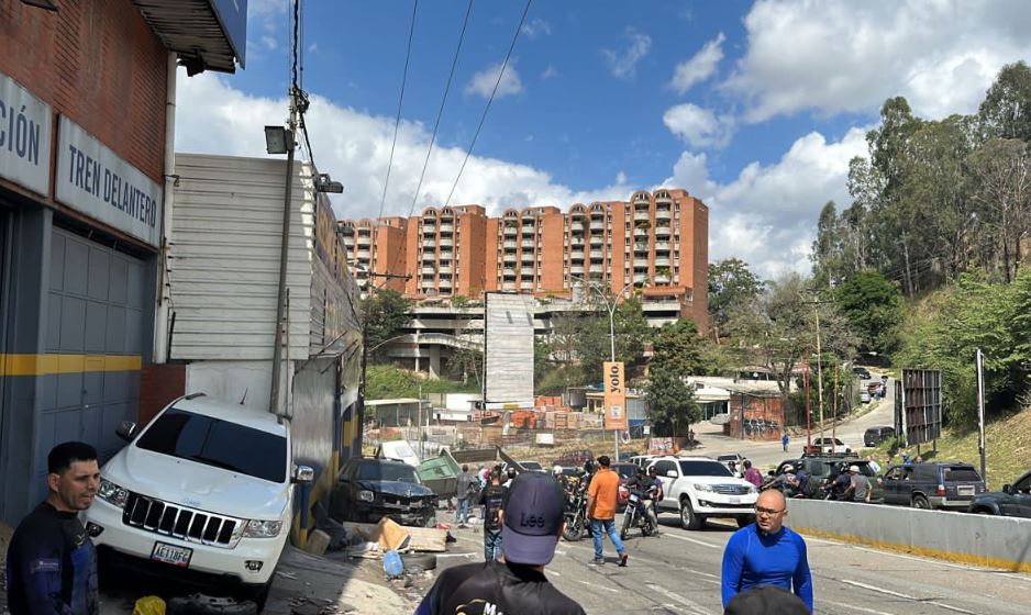 Al menos dos muertos tras terrible accidente en Los Naranjos de El Cafetal este #6Mar