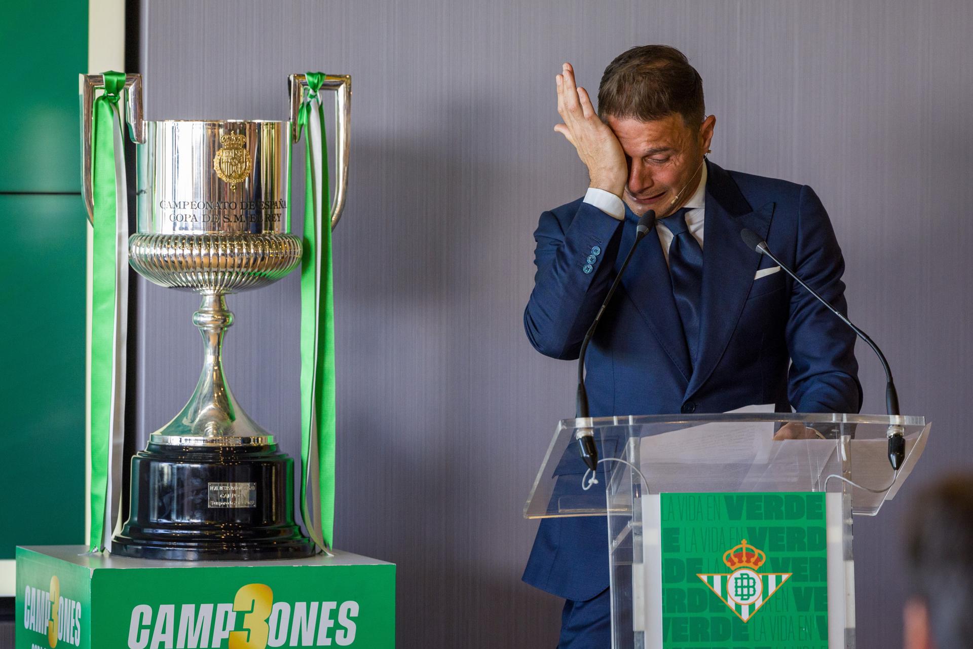 Emocionado y entre lágrimas: así fue la emotiva despedida de Joaquín del Betis (VIDEO)