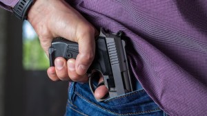 El Senado de Florida aprueba proyecto de ley que permite portar armas de fuego ocultas sin permiso