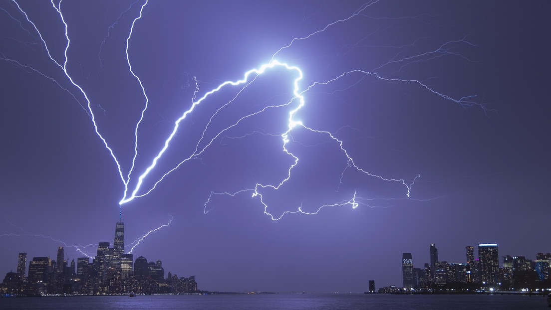 VIDEO: El impacto de un rayo en el One World Trade Center ilumina el cielo de Nueva York