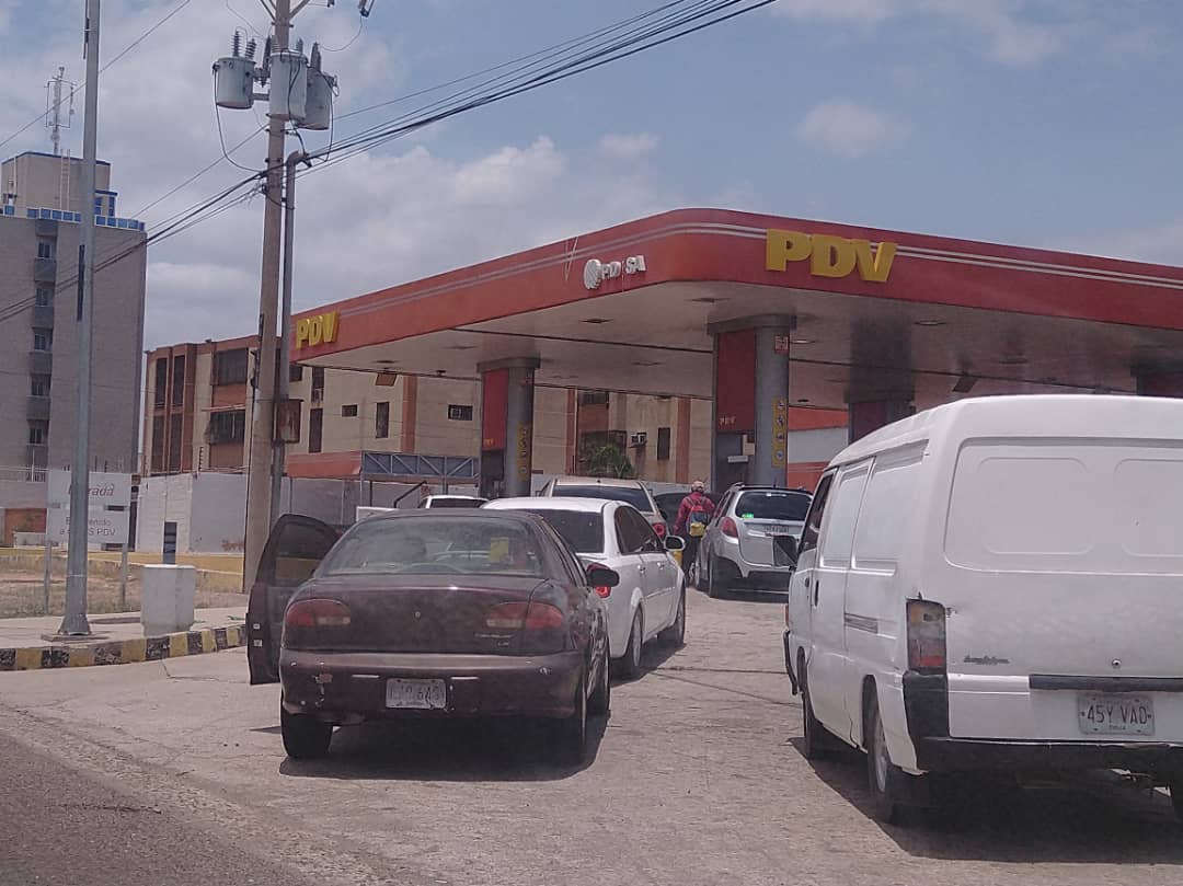 Lo que le pasa a los carros de los zulianos cuando se surten de gasolina “chimba”