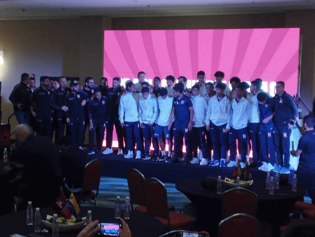 La Vinotinto sub-17 llegó a Venezuela y fue recibida como héroes