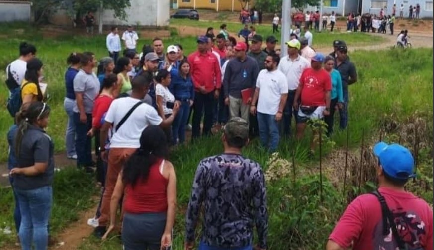 Después de nueve años, el chavismo promete “culminar” apartamentos en Barinitas