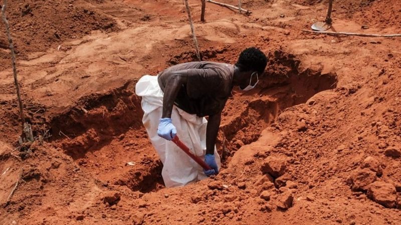 Aumentan a 284 los miembros de una secta muertos en Kenia por ayunar para ver a Jesucristo