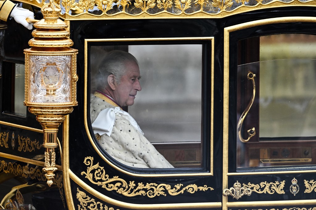 ¿Por qué Carlos III será coronado y Felipe VI fue proclamado Rey?