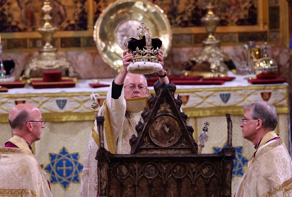 EN VIDEO: Así fue coronado Carlos III como nuevo monarca del Reino Unido