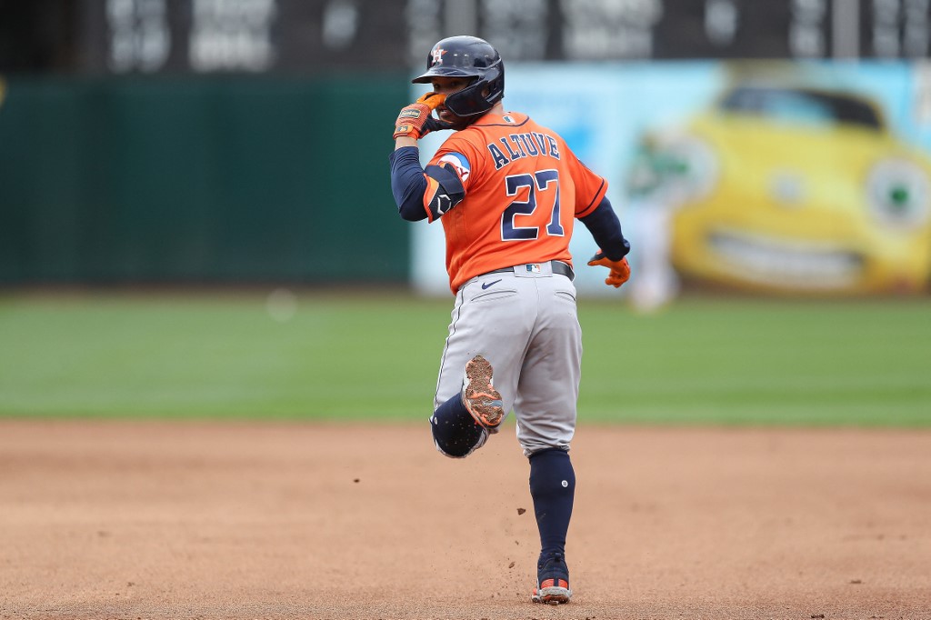 José Altuve despertó con su primer jonrón contra los Atléticos (Video)