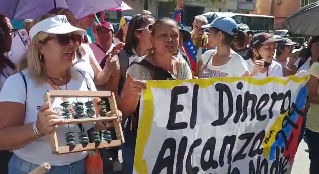 “Págame lo mío”: Maestros se las cantan al chavismo en Caracas este #1May (VIDEO)