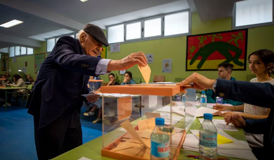 Normalidad y ligera subida de la participación en las elecciones municipales españolas