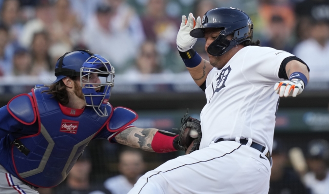 Miguel Cabrera la vio clarita ante los Rangers y se aproxima a varias leyendas (Videos)