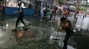 Fuertes lluvias inundaron el terminal de pasajeros de San Cristóbal este #27May (Videos)
