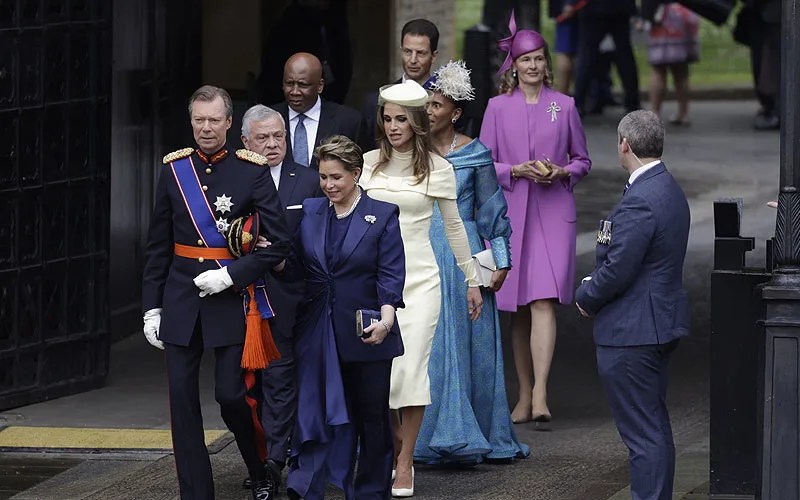 En imágenes todas las familias reales que acompañaron al rey Carlos III en este día histórico