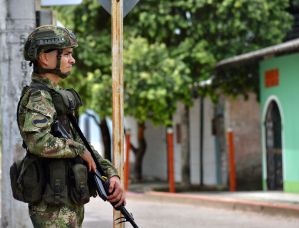 Asesinaron en Medellín a un subteniente del Ejército colombiano mientras retiraba dinero de un cajero