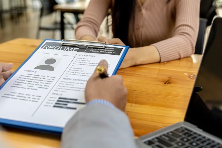 “Estar dispuesta a todo”: la aberrante propuesta laboral que espantó a una joven