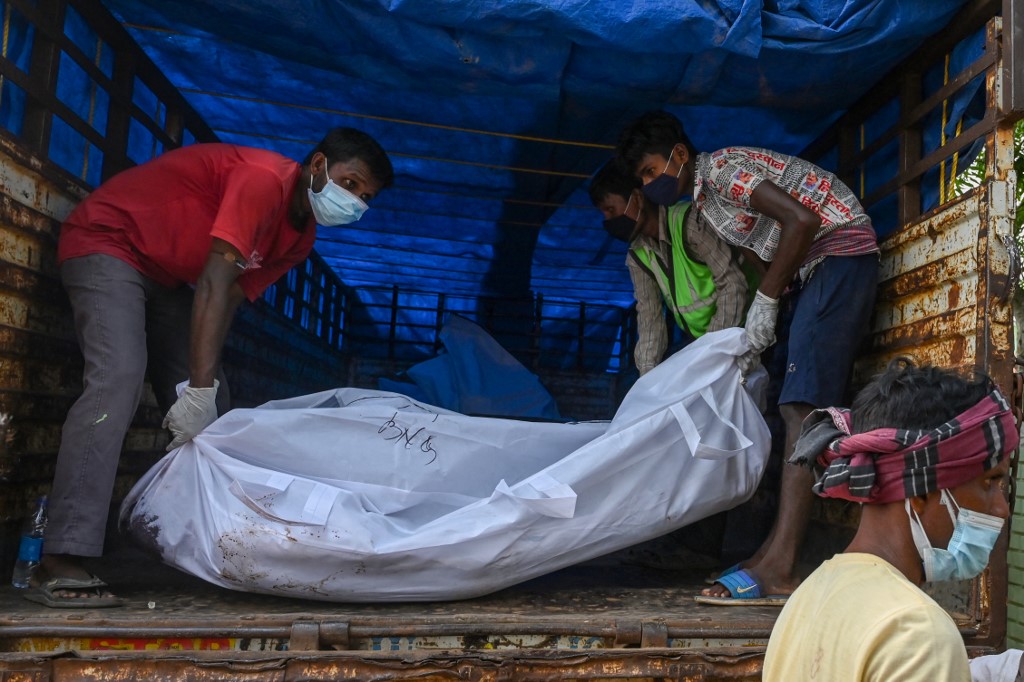 La carrera contra reloj para identificar más de 100 muertos del accidente de tren en India