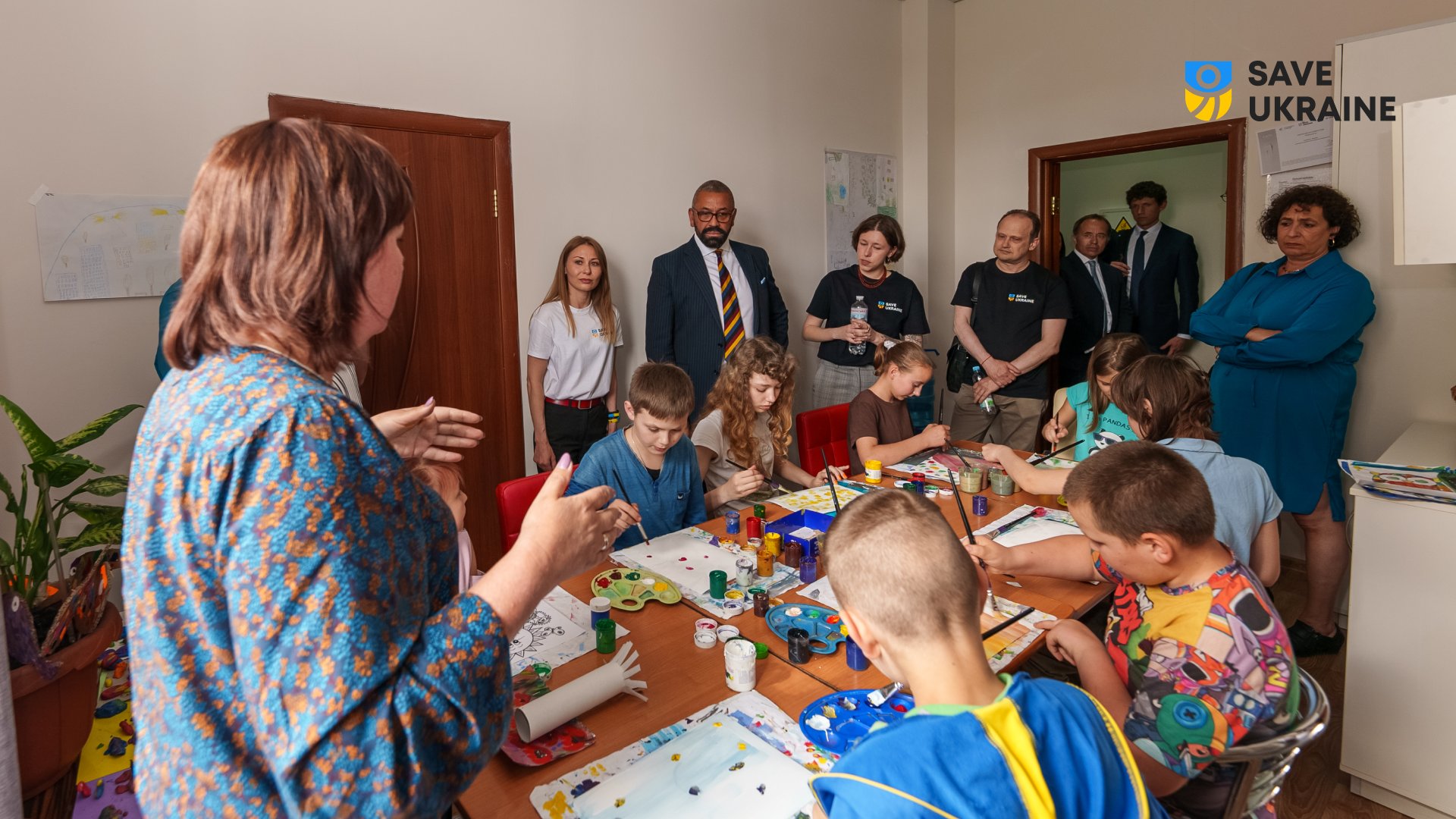 Exposición de dibujos infantiles revela el secuestro de miles de niños ucranianos por Rusia