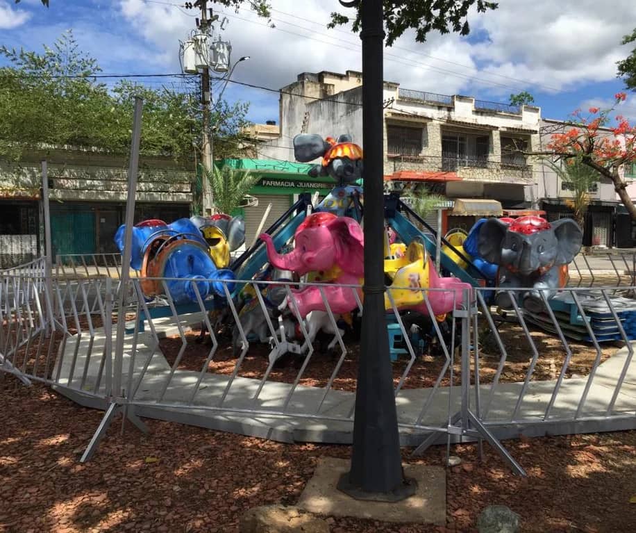 Rechazo masivo por tala de árboles en el malecón de Juan Griego para instalar parque de diversiones