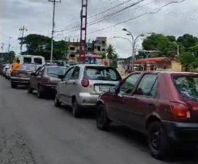 La gasolina llega “a cuentagotas” a las bombas en Apure